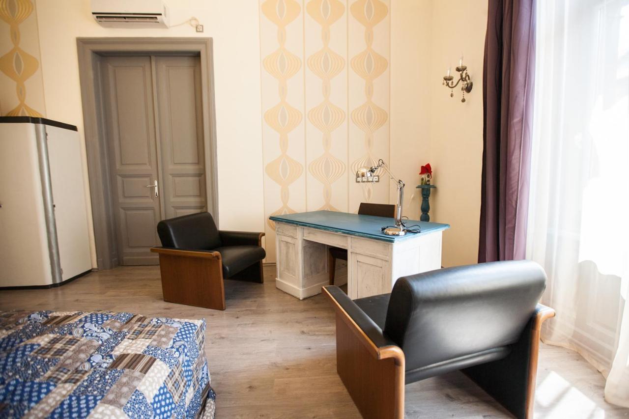 N42 By Small Apartment